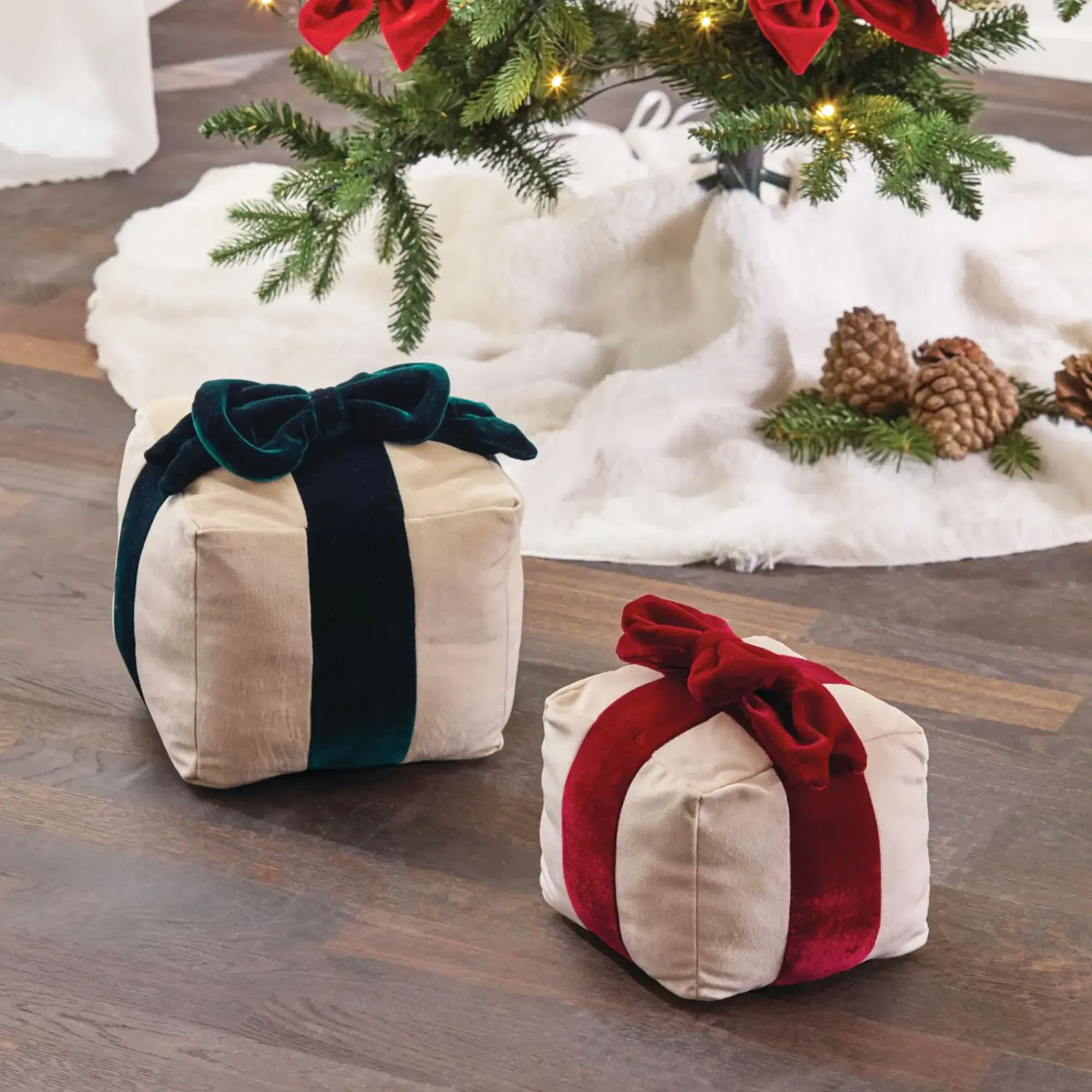 Weihnachtliche Kissen & Kissenhüllen|Frank Handels GmbH & Co. KG Deko-Kissen "Geschenk", 2er Set