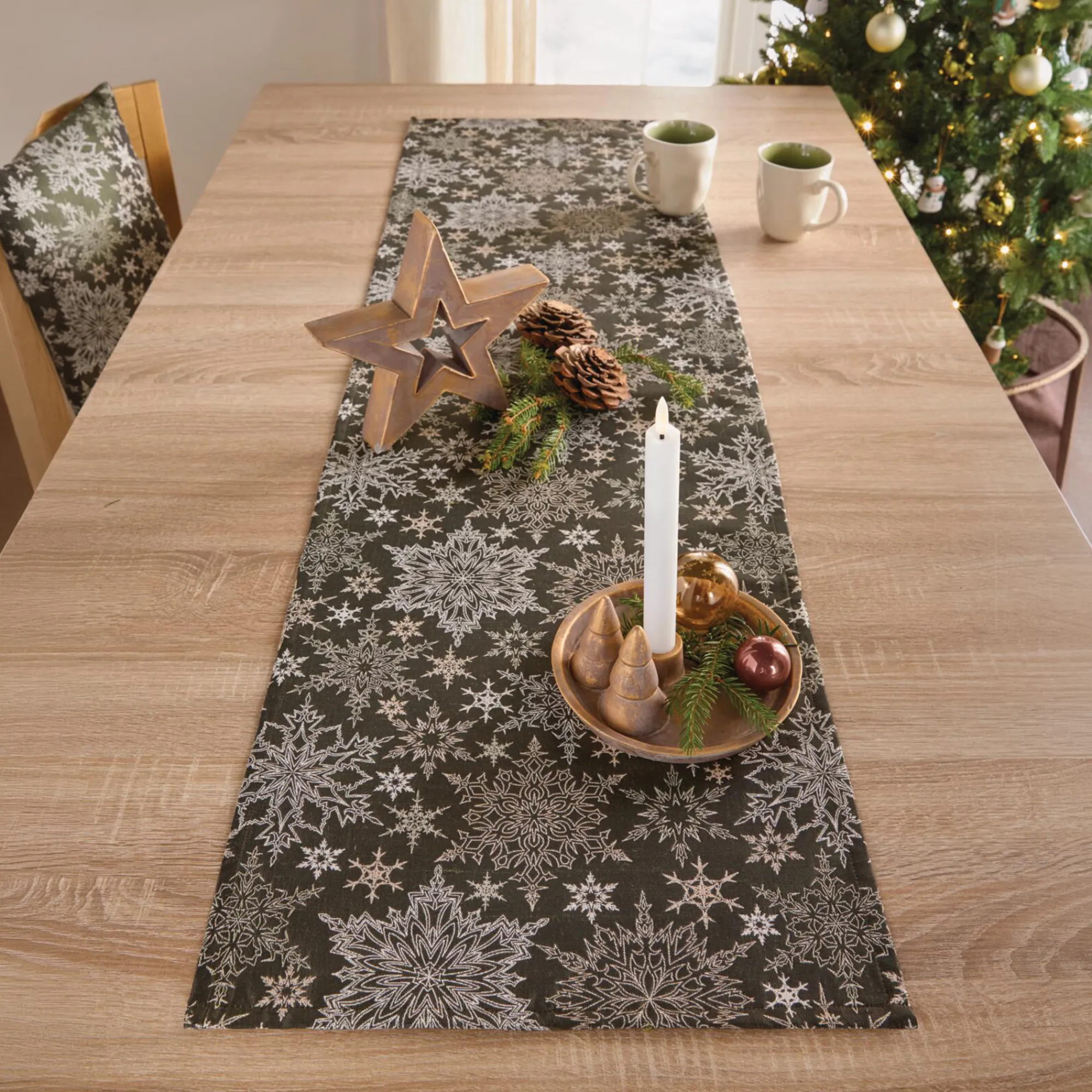 Home&Living - Weihnachten|Home&Living - Textilien|Frank Handels GmbH & Co. KG Tischläufer "Schneeflockenzierde"